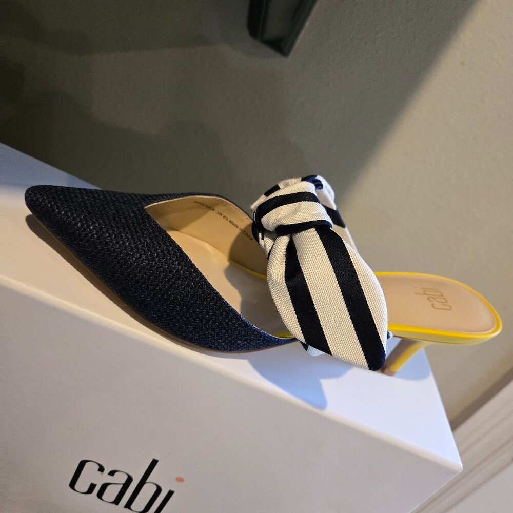 Cabi Bow Kitten Heel Size 9